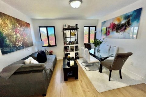 Propiedad comercial en venta en Miami, Florida, 221.11 m2 № 1970119 - foto 9