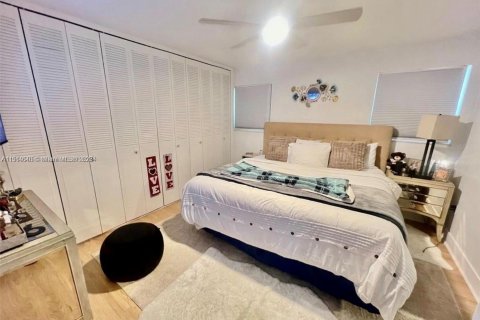 Propiedad comercial en venta en Miami, Florida, 221.11 m2 № 1970119 - foto 12