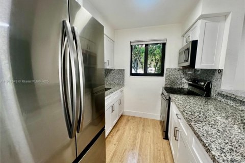 Propiedad comercial en venta en Miami, Florida, 221.11 m2 № 1970119 - foto 25