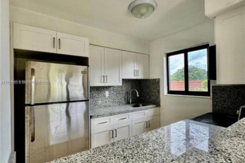 Propiedad comercial en venta en Miami, Florida, 221.11 m2 № 1970119 - foto 7