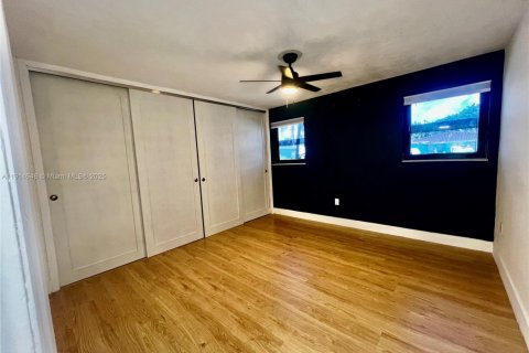 Propiedad comercial en venta en Miami, Florida, 221.11 m2 № 1970119 - foto 27