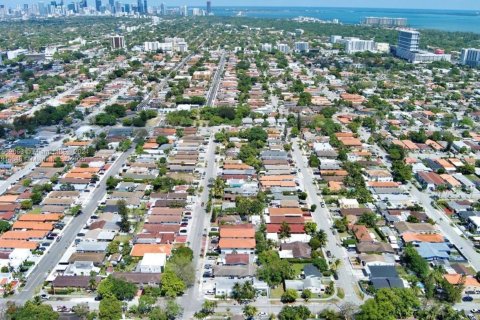 Propiedad comercial en venta en Miami, Florida, 221.11 m2 № 1970119 - foto 18