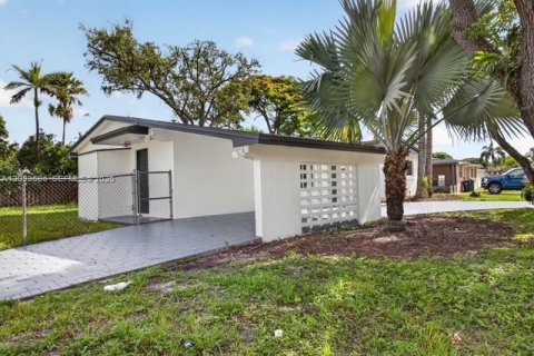 Villa ou maison à louer à Miami, Floride: 4 chambres, 142.98 m2 № 2376060 - photo 3