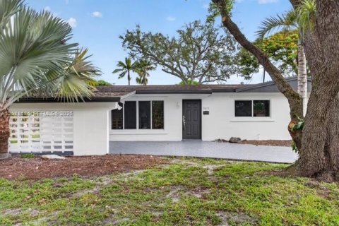 Villa ou maison à louer à Miami, Floride: 4 chambres, 142.98 m2 № 2376060 - photo 2