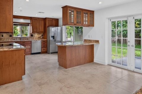Villa ou maison à louer à Miami, Floride: 4 chambres, 142.98 m2 № 2376060 - photo 4