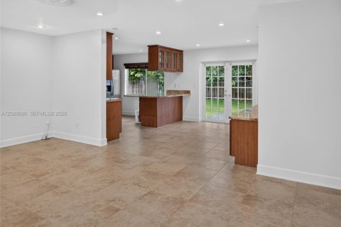 Villa ou maison à louer à Miami, Floride: 4 chambres, 142.98 m2 № 2376060 - photo 5