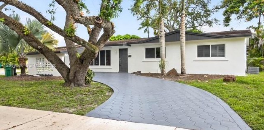 Villa ou maison à Miami, Floride 4 chambres, 142.98 m2 № 2376060