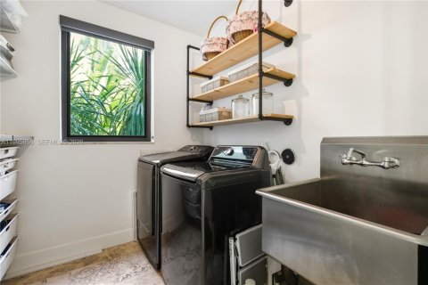 Снять в аренду виллу или дом в Майами, Флорида 5 спален, 337.42м2, № 2058143 - фото 29