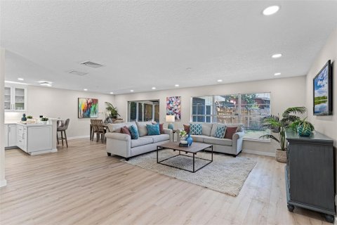 House in Longwood, Florida 4 bedrooms, 152.73 sq.m. № 1909934 - photo 7