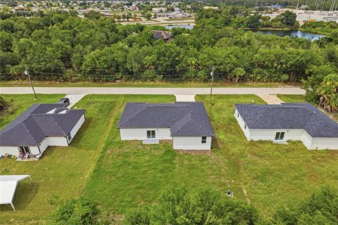 Casa en alquiler en Port Charlotte, Florida, 4 dormitorios, 151.99 m2 № 2157937 - foto 30