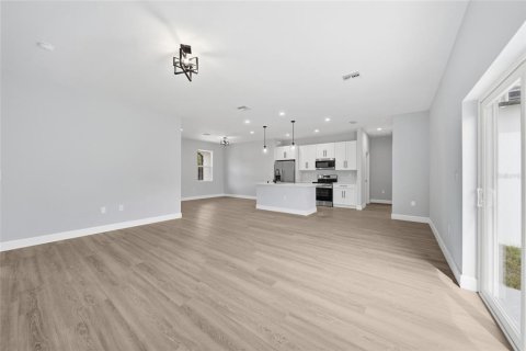 Casa en alquiler en Port Charlotte, Florida, 4 dormitorios, 151.99 m2 № 2157937 - foto 7
