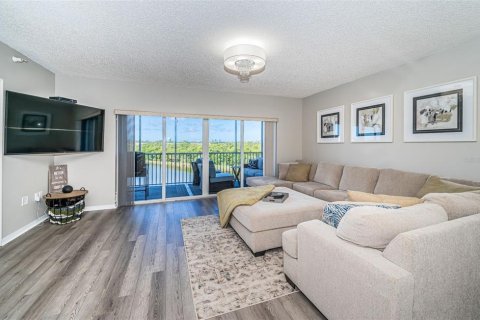 Condo in Saint Petersburg, Florida, 3 bedrooms № 2143507 - photo 8