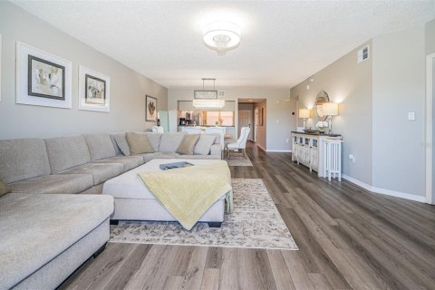 Condo in Saint Petersburg, Florida, 3 bedrooms № 2143507 - photo 19