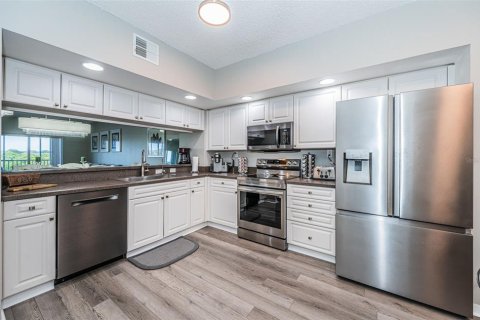 Condo in Saint Petersburg, Florida, 3 bedrooms № 2143507 - photo 23