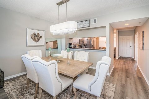 Condo in Saint Petersburg, Florida, 3 bedrooms № 2143507 - photo 20