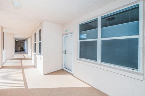 Condo in Saint Petersburg, Florida, 3 bedrooms № 2143507 - photo 4
