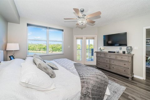 Condo in Saint Petersburg, Florida, 3 bedrooms № 2143507 - photo 26
