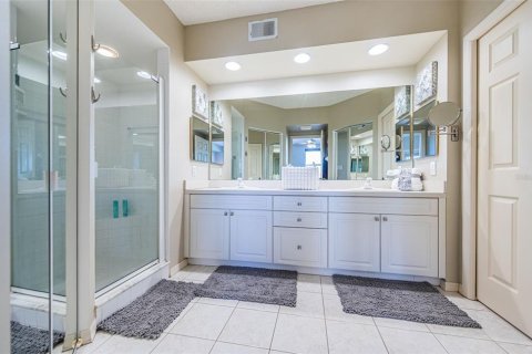 Condo in Saint Petersburg, Florida, 3 bedrooms № 2143507 - photo 28