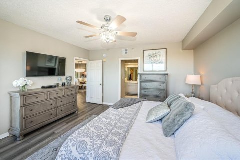 Condo in Saint Petersburg, Florida, 3 bedrooms № 2143507 - photo 27