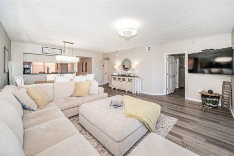 Condo in Saint Petersburg, Florida, 3 bedrooms № 2143507 - photo 17