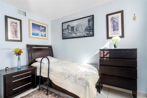 Condominio en venta en Sunny Isles Beach, Florida, 2 dormitorios № 1939591 - foto 30