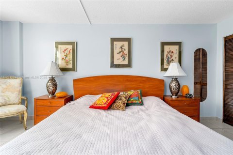 Condominio en venta en Sunny Isles Beach, Florida, 2 dormitorios № 1939591 - foto 23