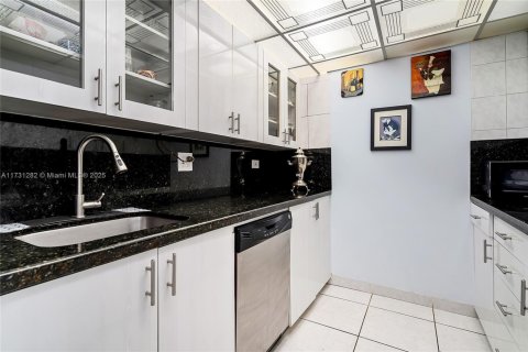 Copropriété à vendre à Sunny Isles Beach, Floride: 2 chambres № 1939591 - photo 11