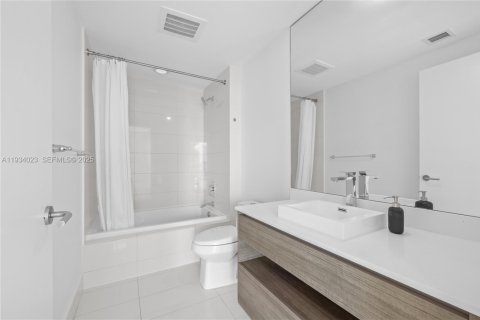 Condominio en venta en Miami, Florida, 49.24 m2 № 2035601 - foto 6