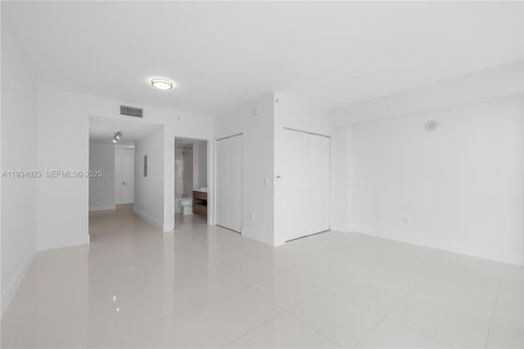 Condominio en venta en Miami, Florida, 49.24 m2 № 2035601 - foto 3