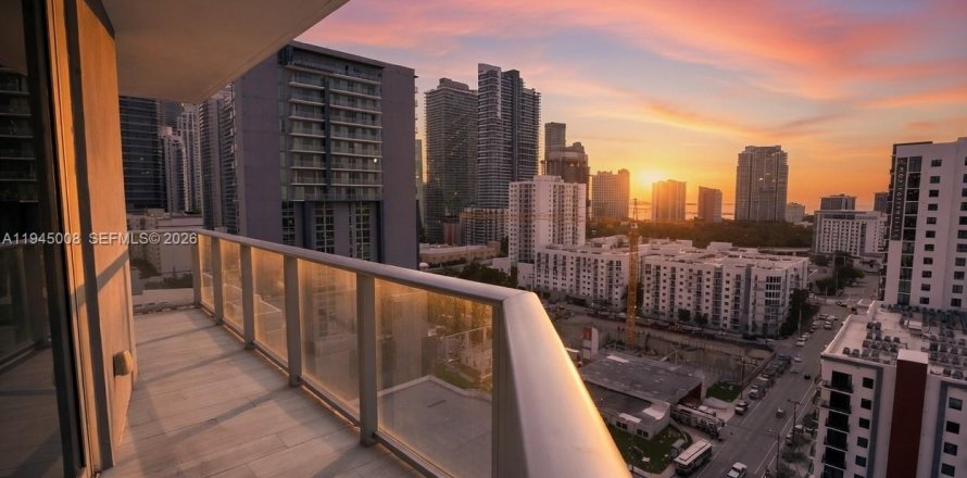 Condo à Miami, Floride, 3 chambres  № 2001250