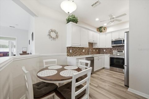House in Spring Hill, Florida 2 bedrooms, 151.34 sq.m. № 2110925 - photo 3