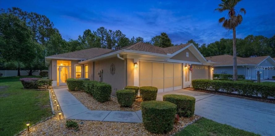 House in Spring Hill, Florida 2 bedrooms, 151.34 sq.m. № 2110925