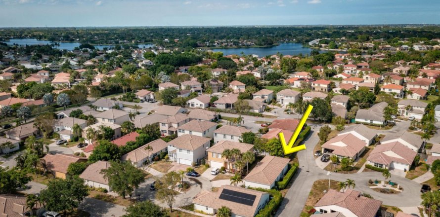 House in Wellington, Florida 3 bedrooms, 112.78 sq.m. № 1207426