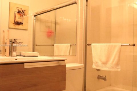 Townhouse in Doral, Florida 4 bedrooms, 213.95 sq.m. № 2042047 - photo 10