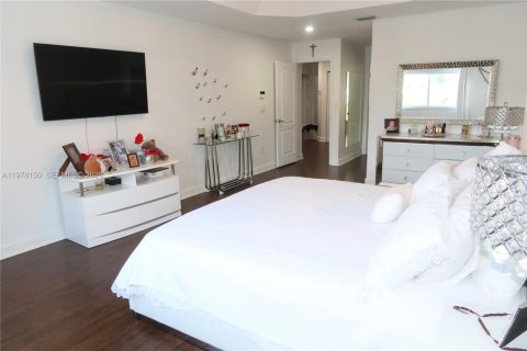 Townhouse in Doral, Florida 4 bedrooms, 213.95 sq.m. № 2042047 - photo 13