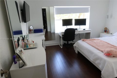 Townhouse in Doral, Florida 4 bedrooms, 213.95 sq.m. № 2042047 - photo 3