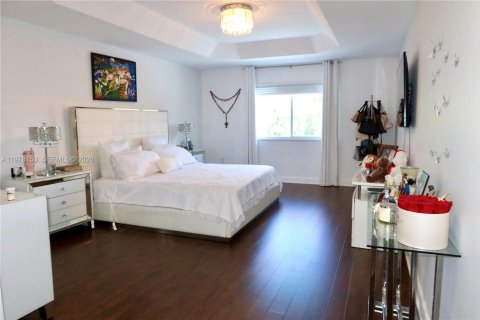 Townhouse in Doral, Florida 4 bedrooms, 213.95 sq.m. № 2042047 - photo 11