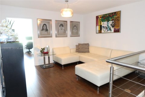 Townhouse in Doral, Florida 4 bedrooms, 213.95 sq.m. № 2042047 - photo 7