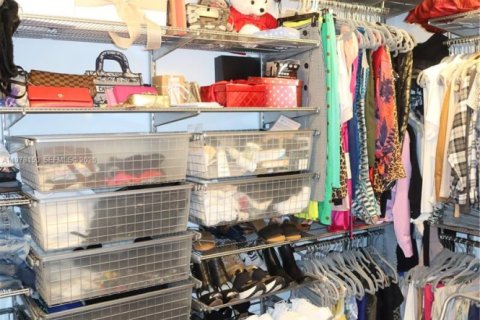 Townhouse in Doral, Florida 4 bedrooms, 213.95 sq.m. № 2042047 - photo 14