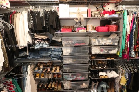 Townhouse in Doral, Florida 4 bedrooms, 213.95 sq.m. № 2042047 - photo 15