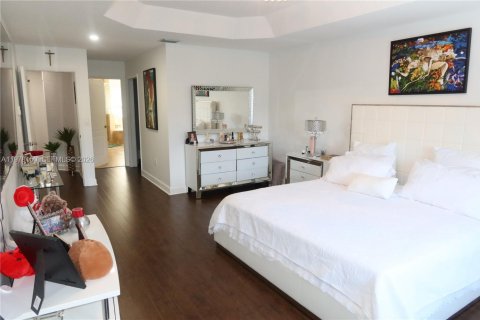Townhouse in Doral, Florida 4 bedrooms, 213.95 sq.m. № 2042047 - photo 12
