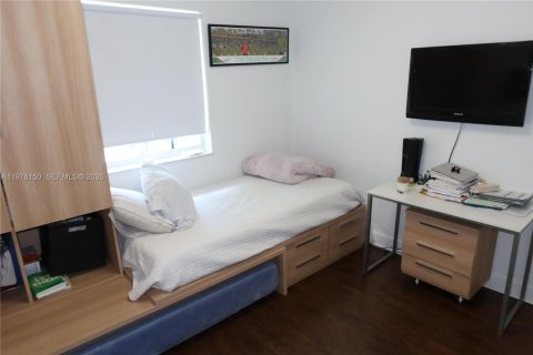 Townhouse in Doral, Florida 4 bedrooms, 213.95 sq.m. № 2042047 - photo 8