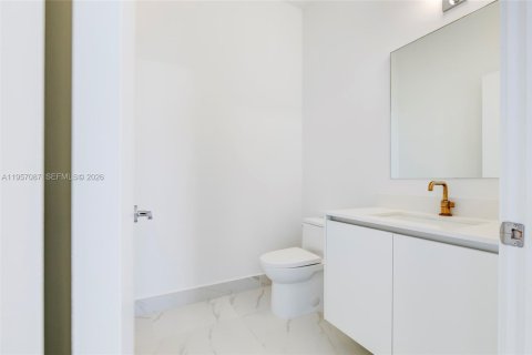 Condominio en alquiler en Miami, Florida, 4 dormitorios, 234.39 m2 № 2011194 - foto 5