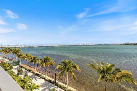 Condominio en alquiler en Miami, Florida, 4 dormitorios, 234.39 m2 № 2011194 - foto 28