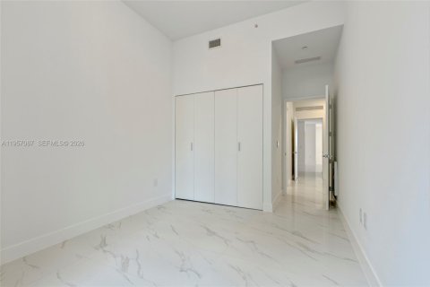 Condominio en alquiler en Miami, Florida, 4 dormitorios, 234.39 m2 № 2011194 - foto 22