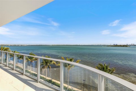 Condominio en alquiler en Miami, Florida, 4 dormitorios, 234.39 m2 № 2011194 - foto 27
