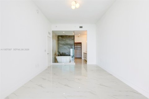 Condominio en alquiler en Miami, Florida, 4 dormitorios, 234.39 m2 № 2011194 - foto 11