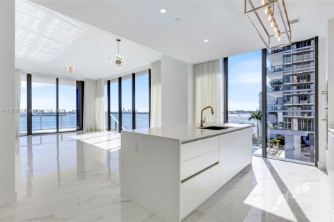 Condominio en Miami, Florida, 4 dormitorios  № 2011194