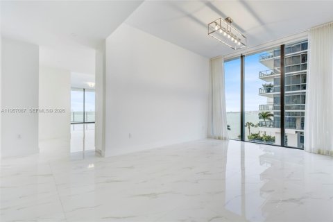Condominio en alquiler en Miami, Florida, 4 dormitorios, 234.39 m2 № 2011194 - foto 14