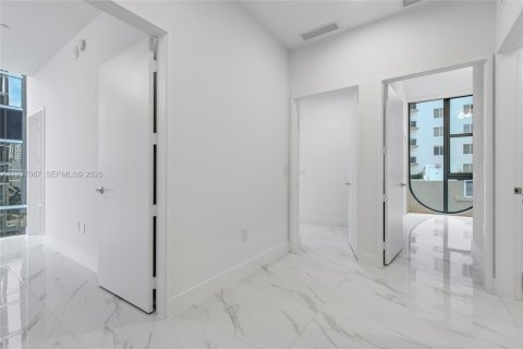 Condominio en alquiler en Miami, Florida, 4 dormitorios, 234.39 m2 № 2011194 - foto 15